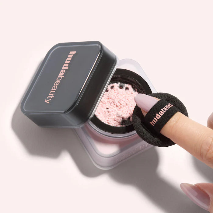 HUDA BEAUTY Easy Bake Blurring Loose Baking & Setting Powder